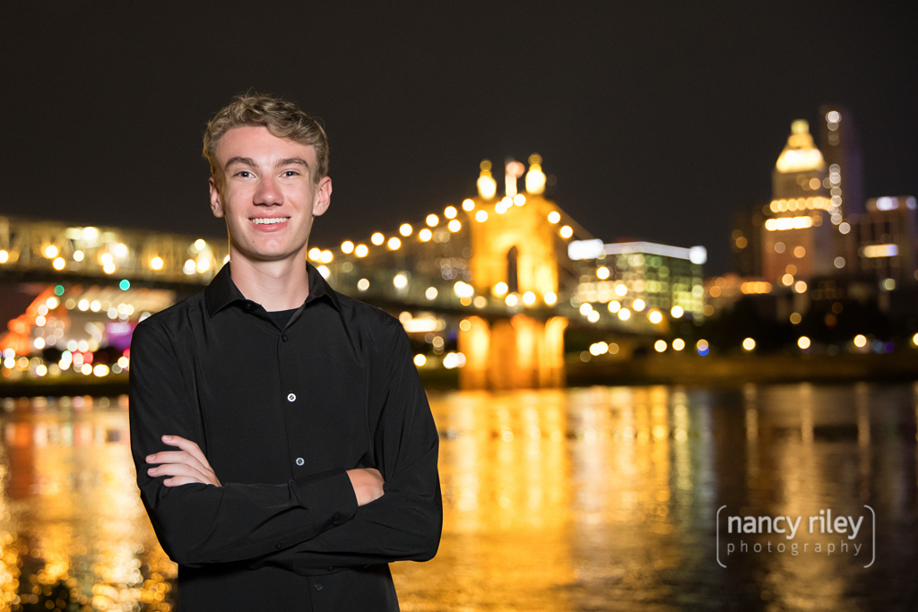 Senior portrait with Roebling Bridge Park Senior portrait with Roebling Bridge